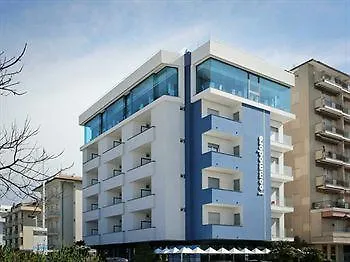 Commodore מלון 3*