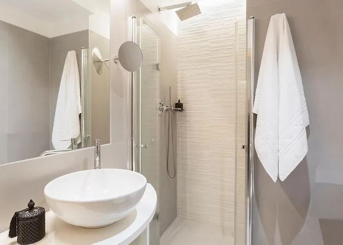 Commodore Отель