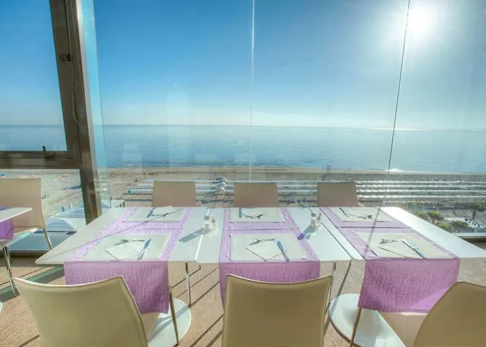 Отель Commodore 3*